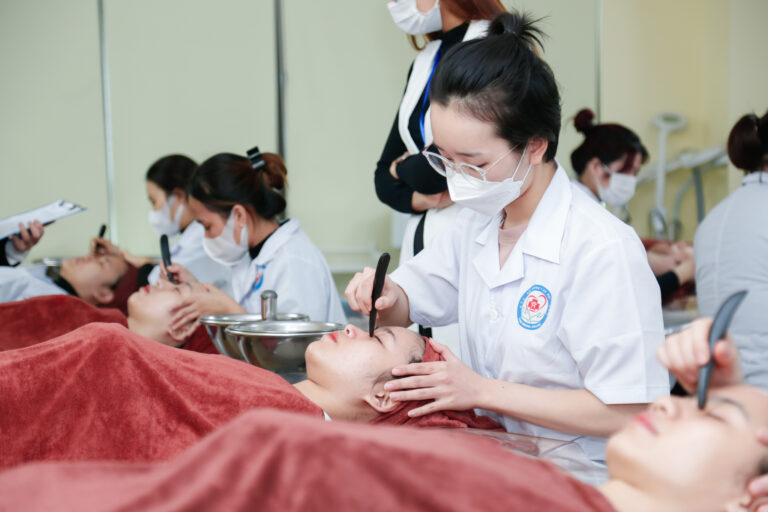 Top 7 Địa Chỉ Dạy Khóa Học Chăm Sóc Da Chuyên Nghiệp tại Đà Nẵng 2 khoa hoc cham soc da Da Nang 2