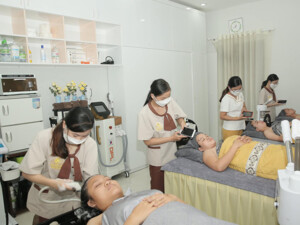 Mở Spa Cần Bằng Cấp Gì? 💎 Hướng Dẫn Chi Tiết Cho Chủ Spa Mới 2025