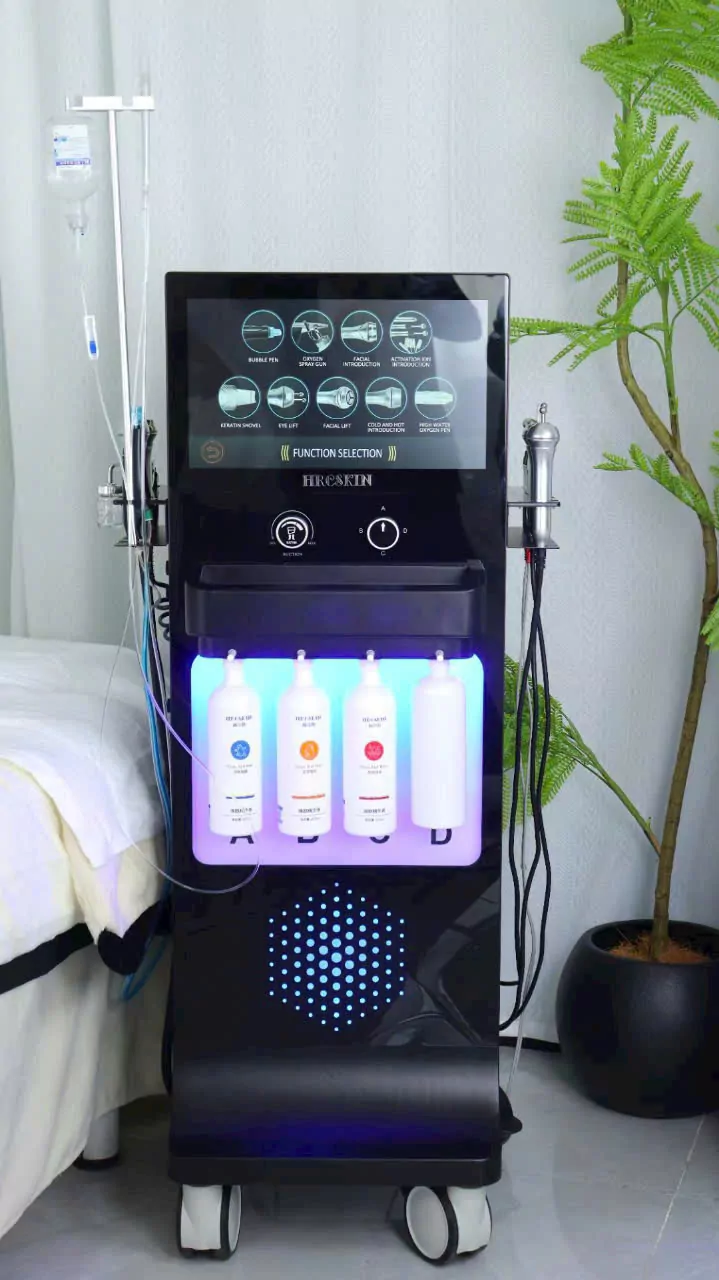 Máy chăm sóc da mặt đa chức năng HROSKIN với màn hình cảm ứng và các chai dung dịch điều trị spa