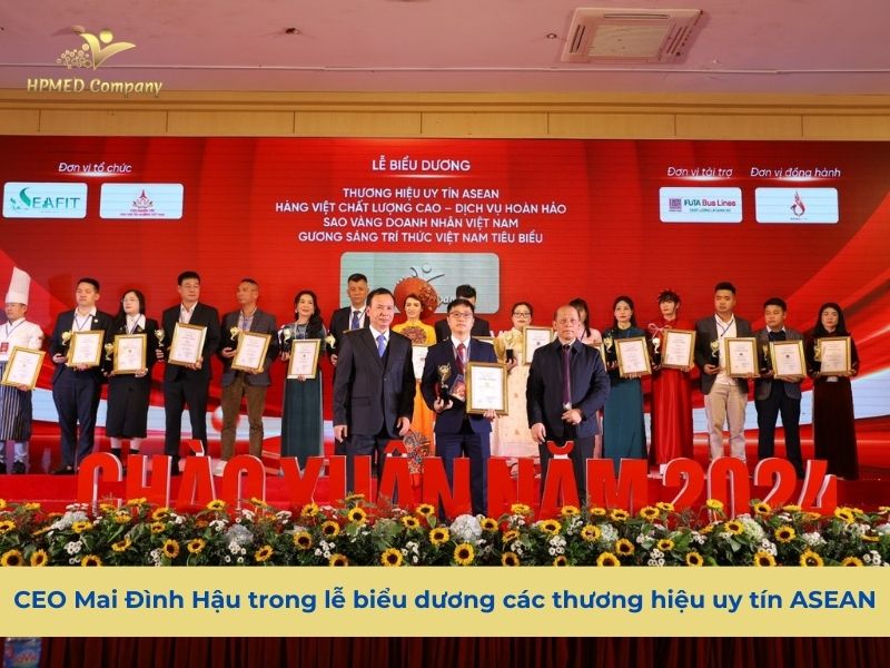 CEO Mai Đình Hậu trong lễ biểu dương các thương hiệu uy tín ASEAN