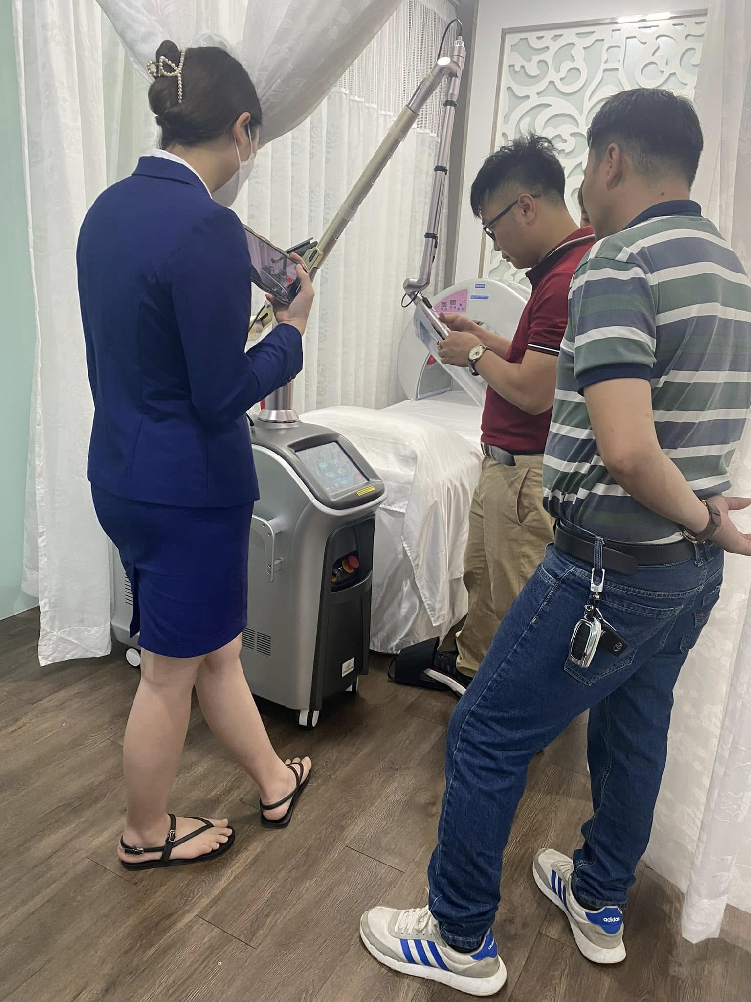 HPMED chuyển giao máy Laser Picoseconds cho TMV Ngọc Dung tại Trần Duy Hưng, Cầu Giấy, Hà Nội 4 HPMED Chuyển Giao Công Nghệ Máy Laser Picoseconds Cho TMV Ngọc Dung