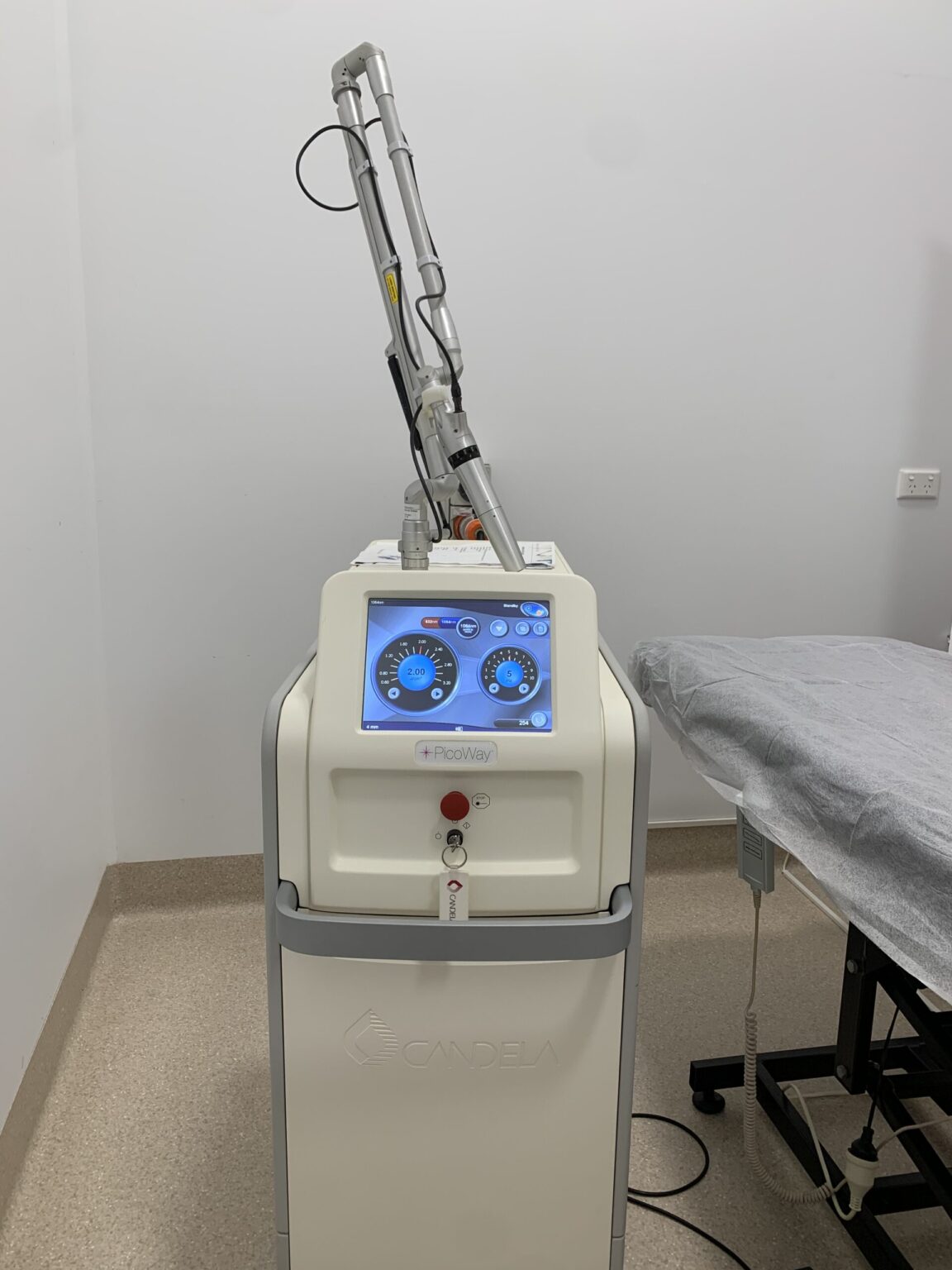 Máy Laser Picoway: Công Nghệ Tiên Tiến Trong Xóa Xăm Trị Nám 2025 4 Máy Laser Picoway: Công Nghệ Tiên Tiến Trong Xóa Xăm Trị Nám 2025