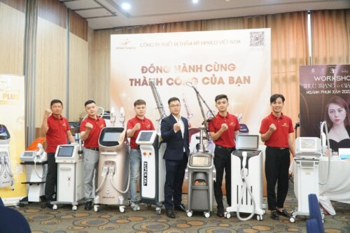 Đội ngũ HPMED và khách hàng tại sự kiện phun xăm Group 3T