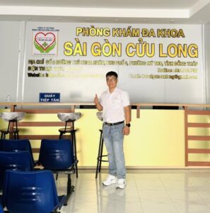 CEO Mai Đình Hậu - Checkin tại quầy lễ tân của phòng khám