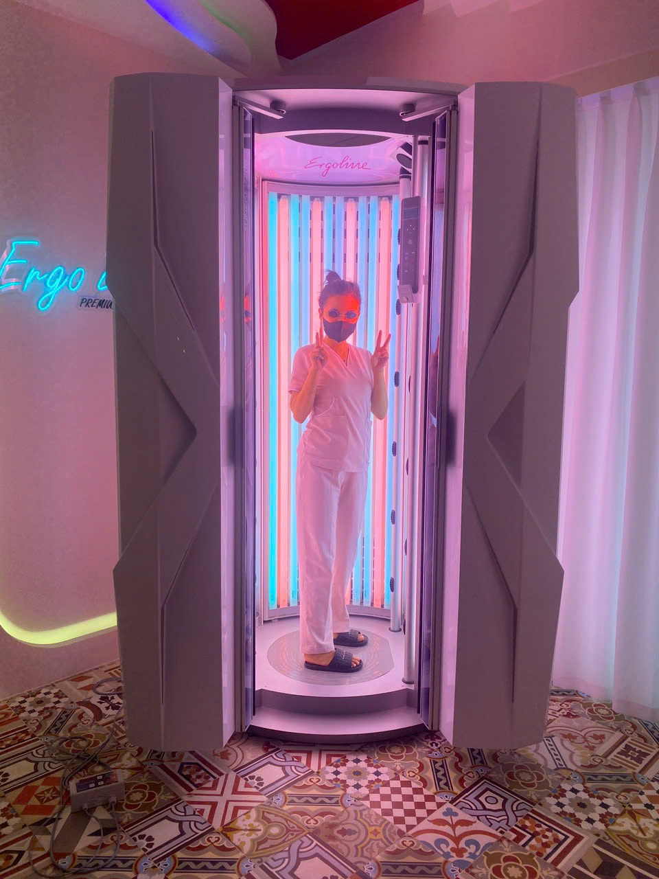 Mẫu máy tanning đứng sunrise 7200 leds máy tắm nâu chính ngạch tại HPMED