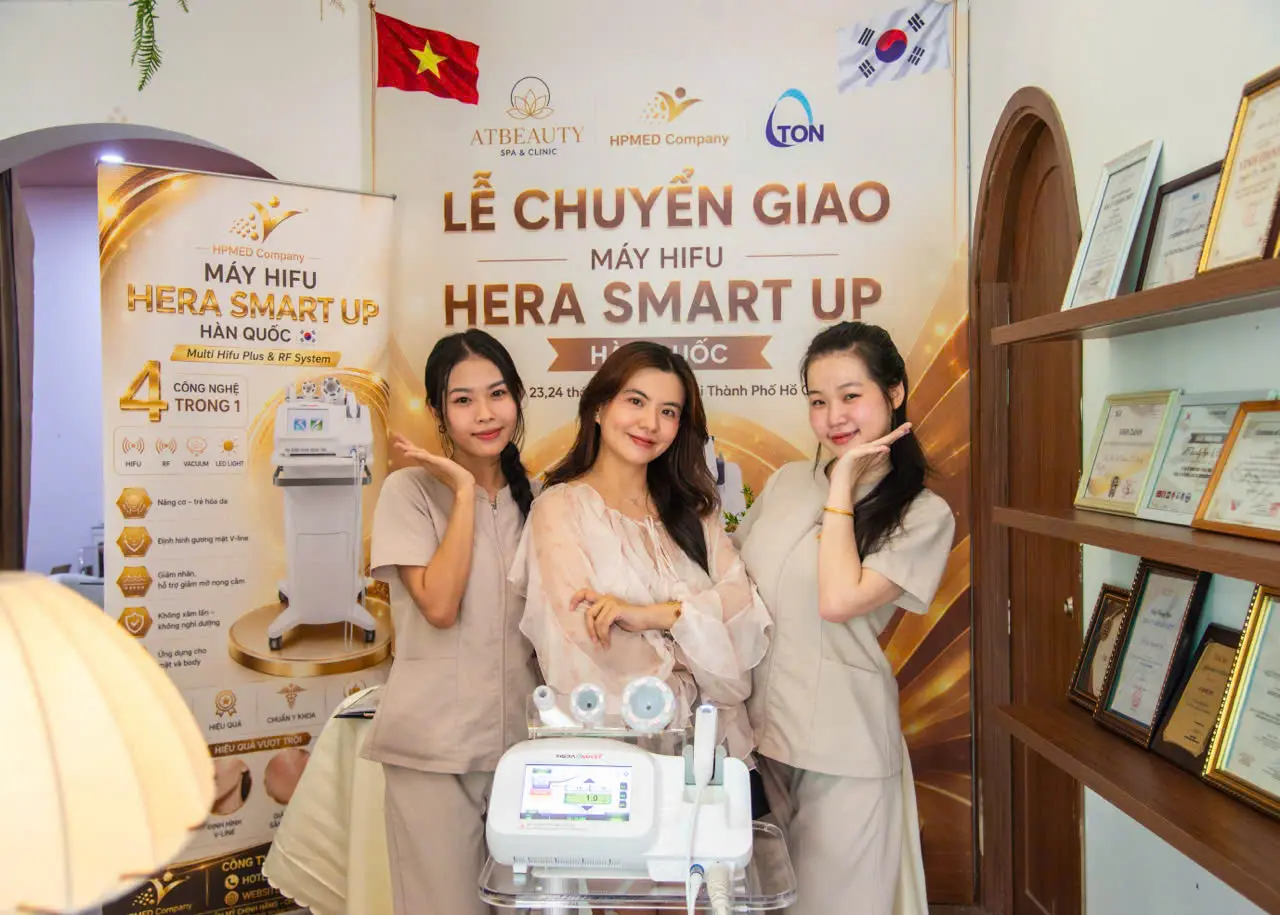 Đội ngũ ATBEAUTY cùng máy HIFU Hera Smart Up Hàn Quốc