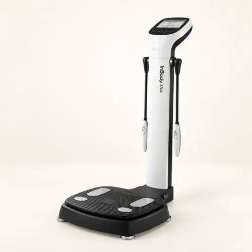 Máy InBody 370S màu trắng đen với tay cầm điện cực và bàn đo thành phần cơ thể