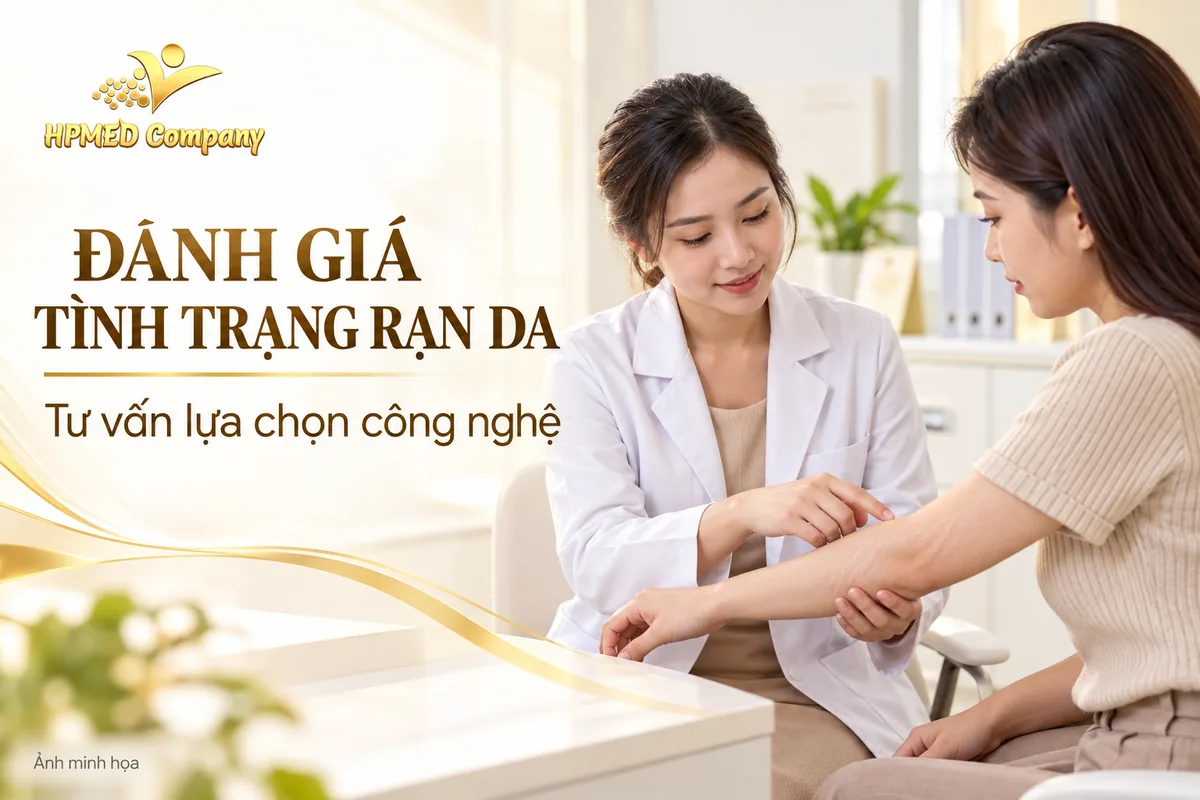 Ảnh minh họa tư vấn đánh giá tình trạng da ở cánh tay trước khi lựa chọn công nghệ hỗ trợ cải thiện rạn da