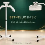 Hai góc nhìn trước và bên của cùng model ESTHELUX Basic với chân đế có bánh xe