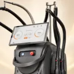 Cận cảnh màn hình cảm ứng và cụm nút điều khiển máy Pro CoolWave RF7.0