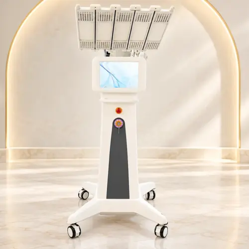 Toàn bộ máy Xen LED với cụm năm tấm đèn, màn hình cảm ứng và đế bốn bánh xe trên nền ngọc trai.