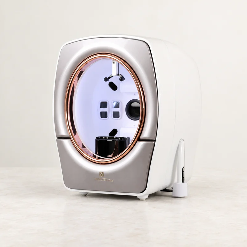 Máy phân tích da JANUS Pro Hybrid với vòng kim loại màu vàng hồng và đầu đo độ ẩm bên phải